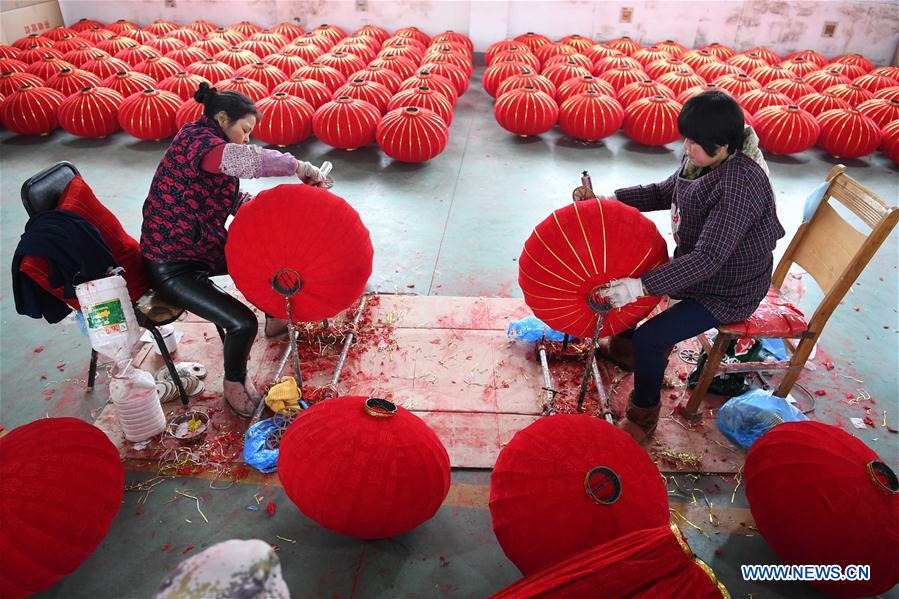 CHINA-ANHUI-LANTERN MAKING (CN)