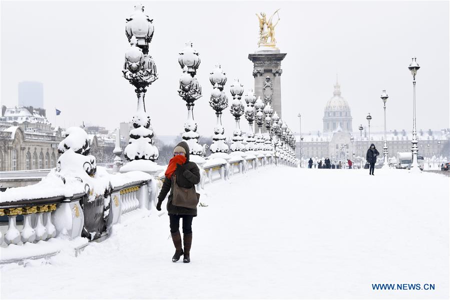 FRANCE-PARIS-SNOW