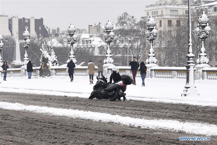 FRANCE-PARIS-SNOW