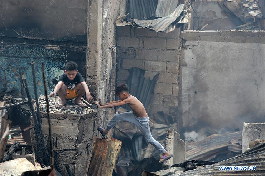 PHILIPPINES-QUEZON CITY-SLUM AREA-FIRE