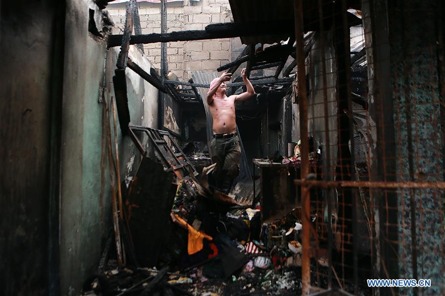 PHILIPPINES-QUEZON CITY-SLUM AREA-FIRE