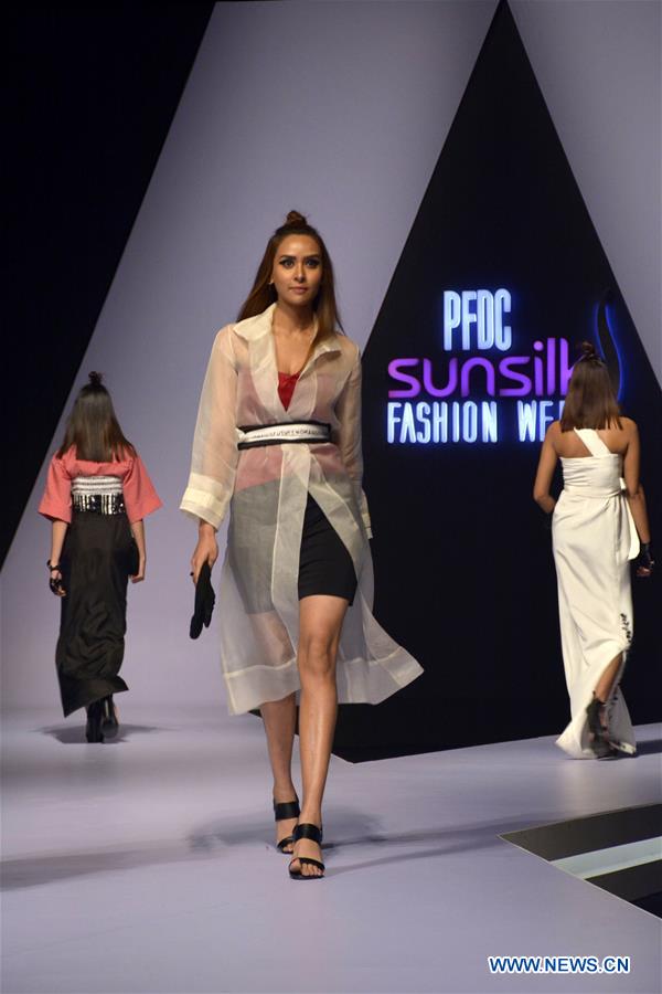 PAKISTAN-LAHORE-FASHION-WEEK