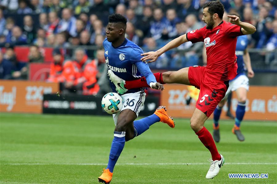 (SP)GERMANY-GELSENKIRCHEN-SOCCER-BUNDESLIGA-S04 VS SCF