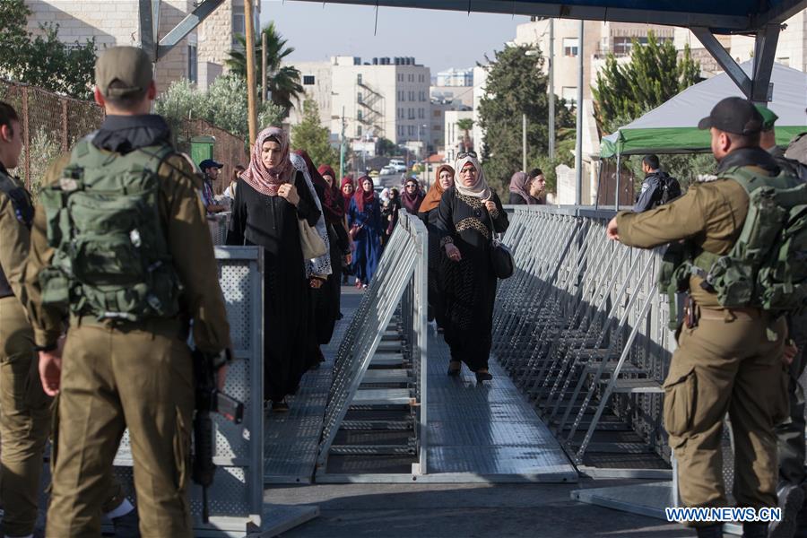 MIDEAST-BETHLEHEM-FRIDAY-PRAYERS