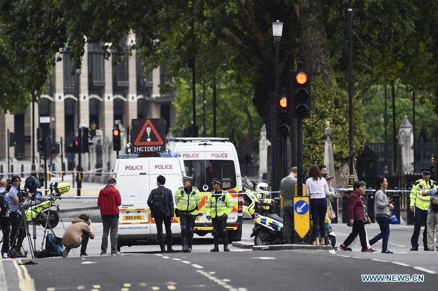 BRITAIN-LONDON-PARLIAMENT-CAR CRASH