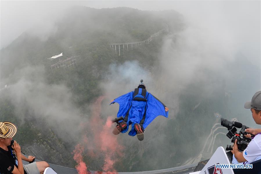 (SP)CHINA-ZHANGJIAJIE-WORLD WINGSUIT LEAGUE-CHINA GRAND PRIX (CN)