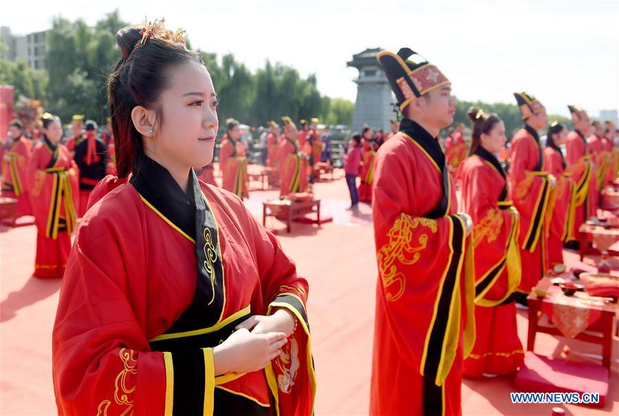 CHINA-XI'AN-GROUP WEDDING-HAN STYLE (CN)