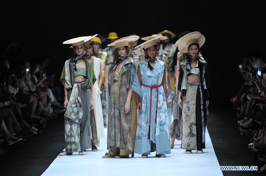 INDONESIA-JAKARTA-FASHION WEEK-HUMBANG SHIBORI AND PURANA