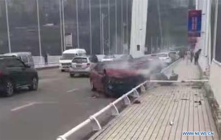 #CHINA-CHONGQING-BUS CRASH (CN)