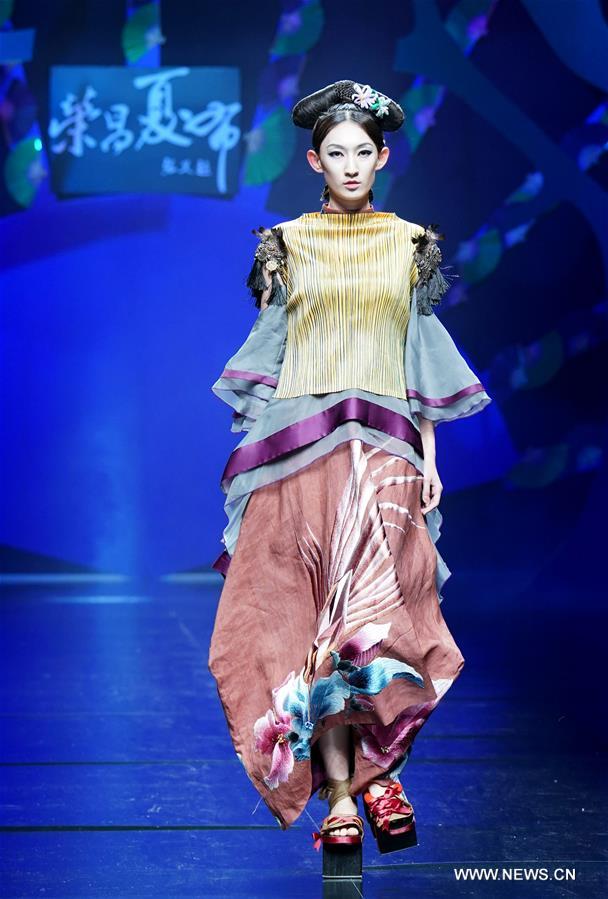 CHINA-BEIJING-FASHION WEEK (CN)