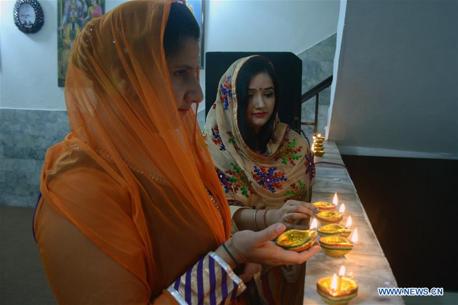 PAKISTAN-LAHORE-DIWALI-CELEBRATION