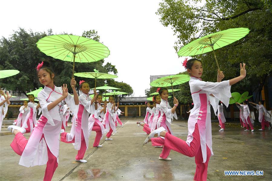 CHINA-GUANGXI-CAMPUS-TRADITIONAL CULTURE (CN)