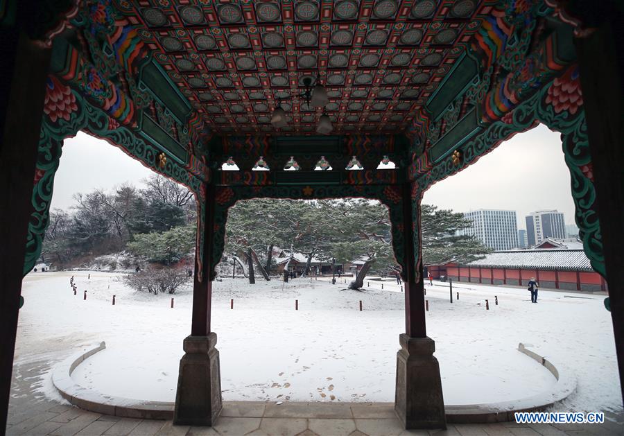 SOUTH KOREA-SEOUL-CHANGDEOKGUNG PALACE-SNOW