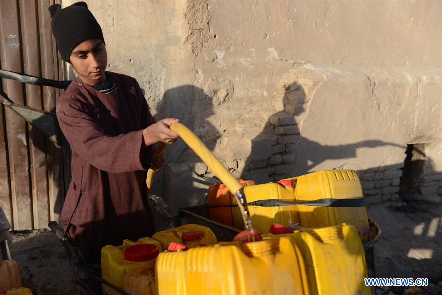 AFGHANISTAN-KANDAHAR-LIFE-PUBLIC WATER PUMP