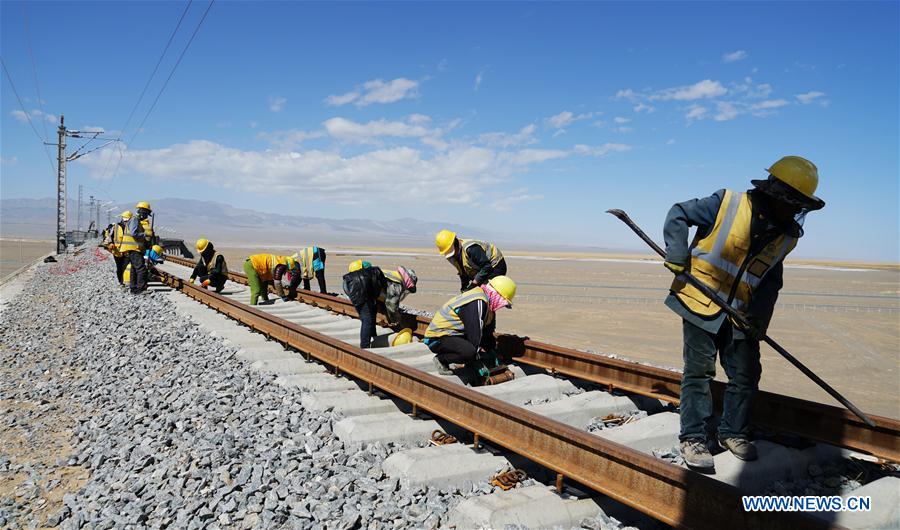 #CHINA-GANSU-JIUQUAN-RAILWAY-TRACK LAYING (CN)