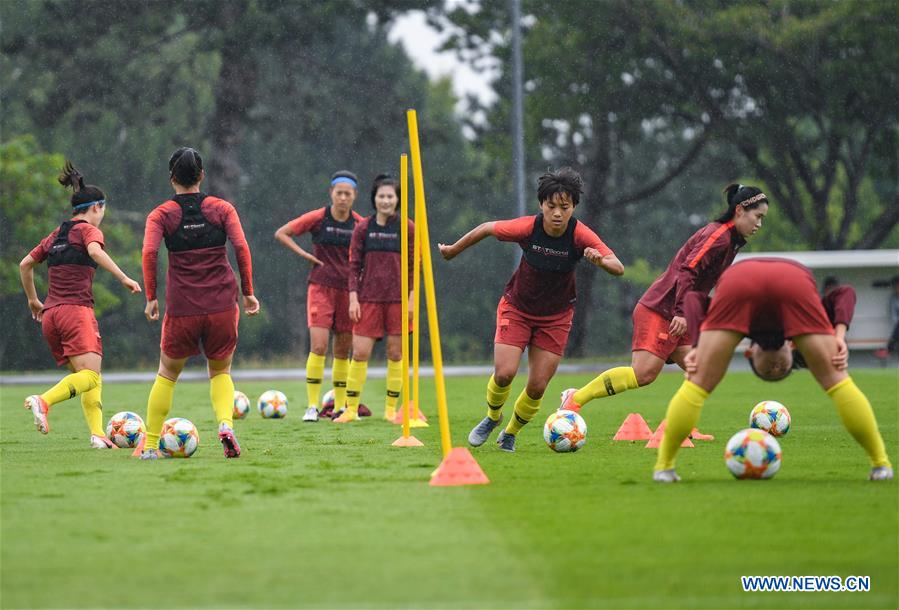 (SP)FRANCE-LE HAVRE-2019 FIFA WOMEN'S WORLD CUP-ROUND OF 16-CHINA-TRAINING SESSION