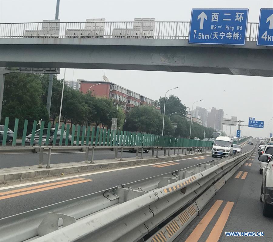 (BeijingCandid) CHINA-BEIJING-REVERSIBLE LANE (CN)