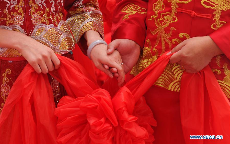 CHINA-HEBEI-HUANGHUA-GROUP WEDDING (CN)