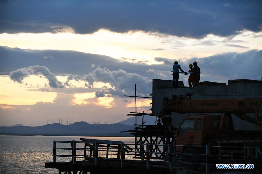 CHINA-JIANGXI-XINMIAO LAKE-GRAND BRIDGE-CONSTRUCTION (CN)