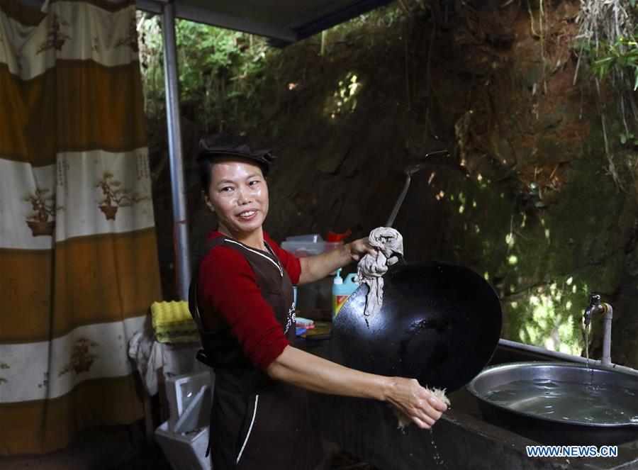 CHINA-JIANGXI-RUIJIN-FEMALE CHEF-POVERTY ALLEVIATION (CN)