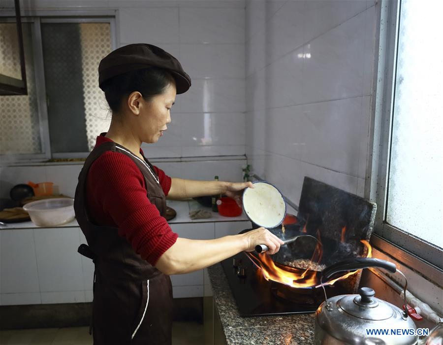 CHINA-JIANGXI-RUIJIN-FEMALE CHEF-POVERTY ALLEVIATION (CN)