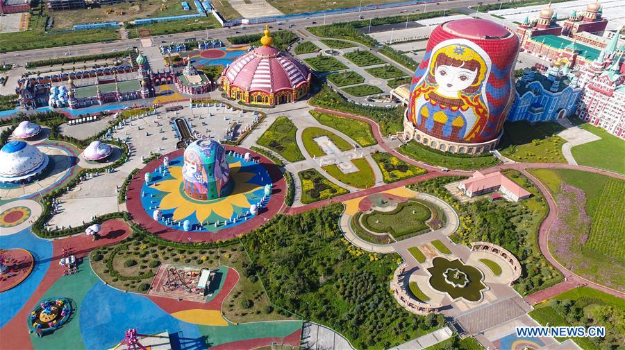 CHINA-INNER MONGOLIA-MANZHOULI-SQUARE-MATRYOSHKA DOLLS (CN)