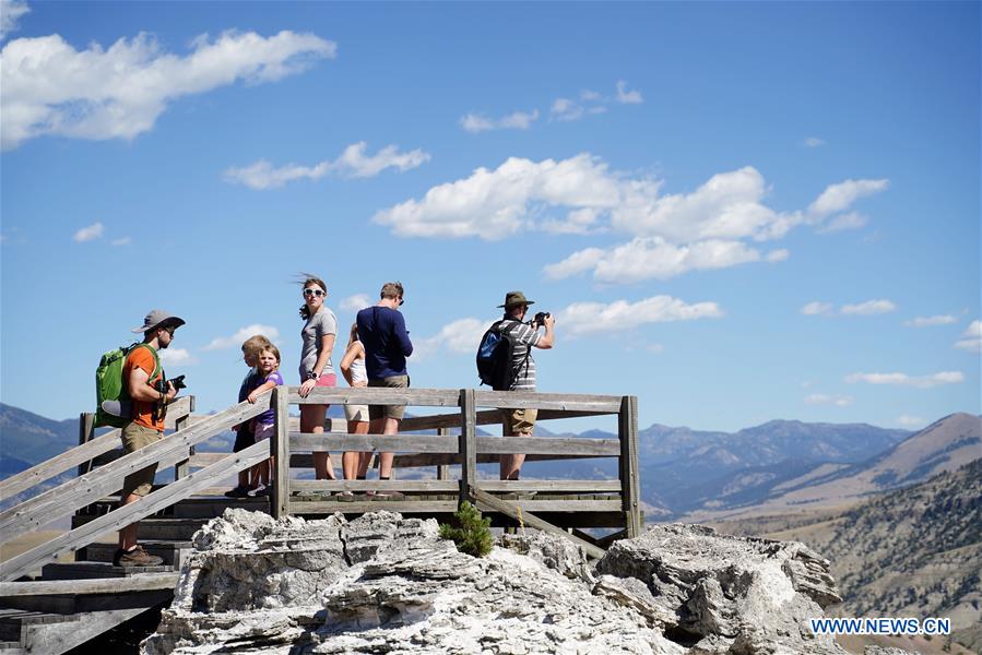 U.S.-YELLOWSTONE NATIONAL PARK-SCENERY