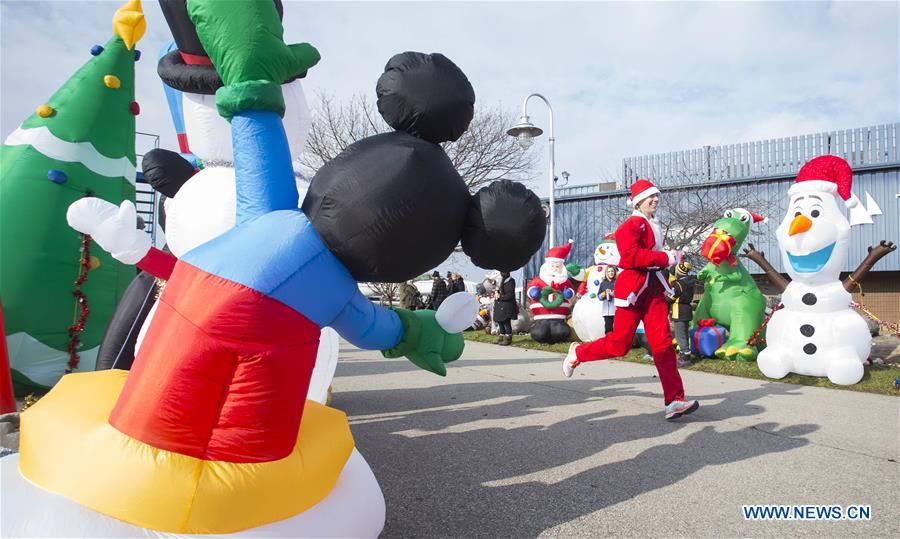 CANADA-HAMILTON-SANTA 5K RUN