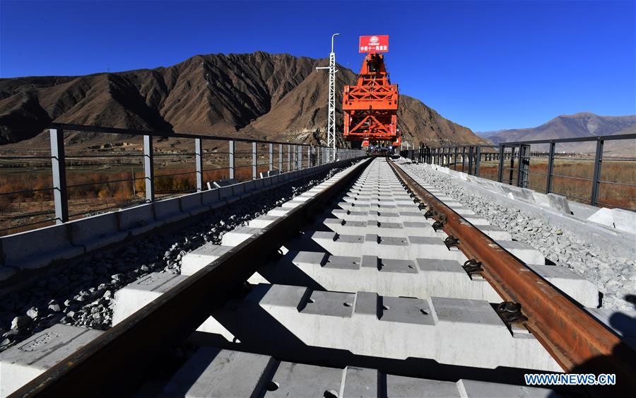 CHINA-TIBET-LHASA-NYINGCHI RAILWAY-BRIDGE-RAIL LAYING-COMPLETION (CN)