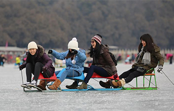 Come and enjoy ice skating at Summer Palace in Beijing