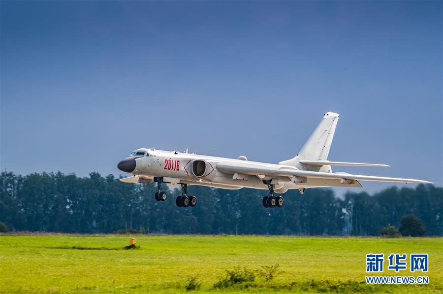 （國際·圖文互動）（3）中國空軍參加“國際軍事比賽-2018”的五型戰(zhàn)機和空降兵分隊抵達俄羅斯