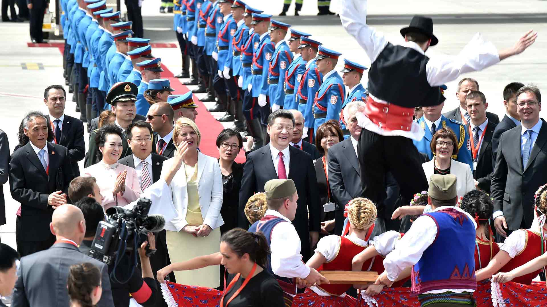 習(xí)近平抵達貝爾格萊德 開始對塞爾維亞共和國進行國事訪問