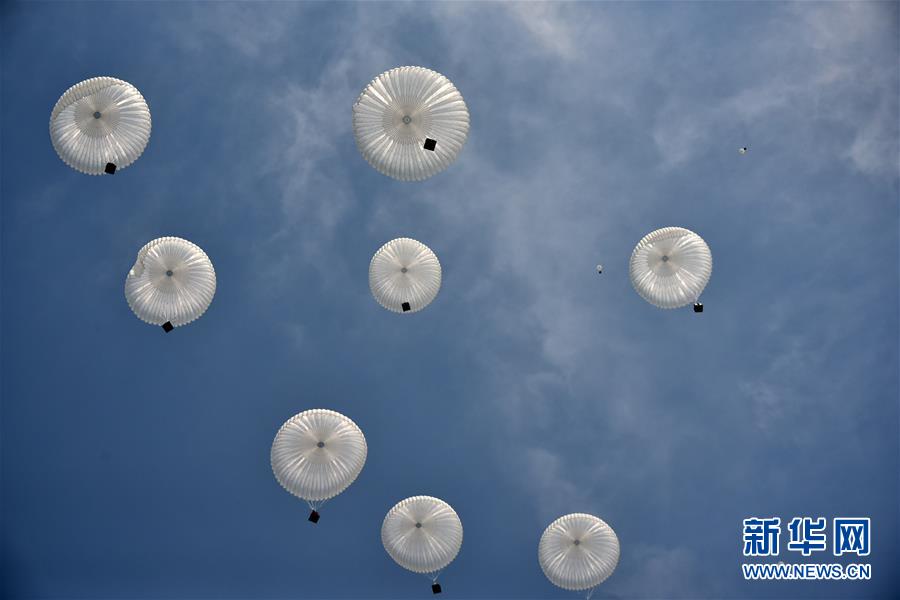 （圖文互動(dòng)）（3）空軍空降兵組織首次空降機(jī)步營(yíng)全要素空降作戰(zhàn)演練