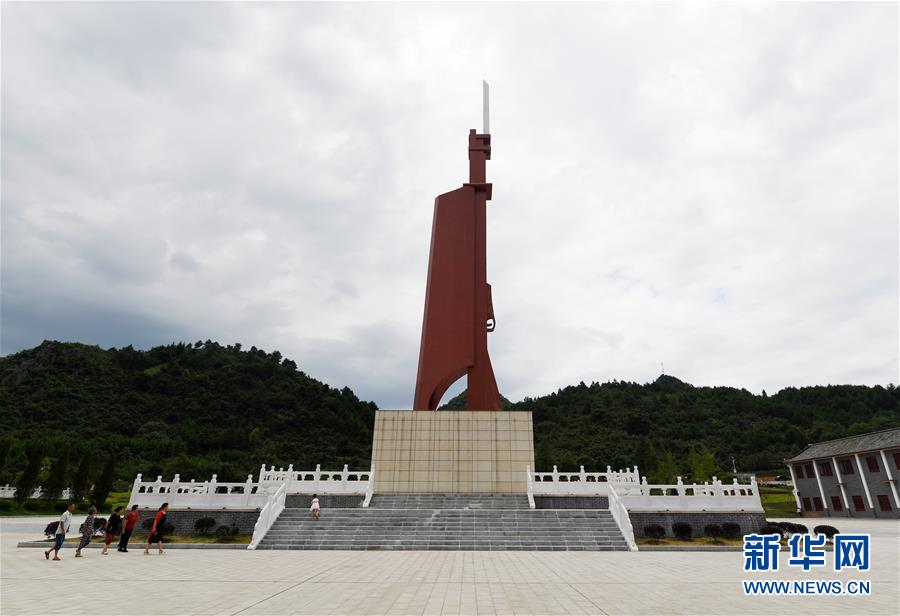 （壯麗70年·奮斗新時(shí)代——記者再走長征路·圖文互動）（2）他們，找到了3000多個(gè)紅軍烈士的名字