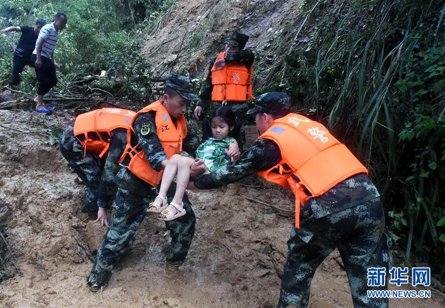 （新華全媒頭條·圖文互動）（1）我們是一支不可戰(zhàn)勝的力量——獻給中國人民解放軍建軍92周年