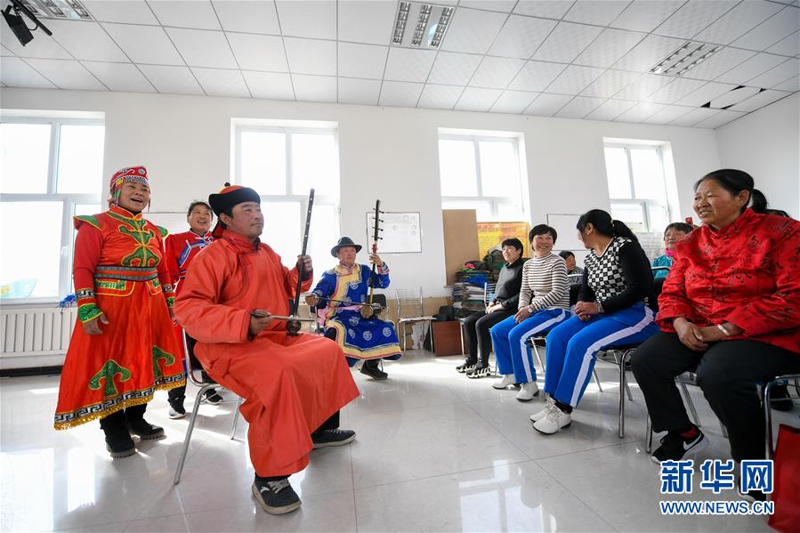 （新華全媒頭條·圖文互動）（1）讓各民族手足相親守望相助——以習(xí)近平同志為核心的黨中央關(guān)心少數(shù)民族和民族工作紀實