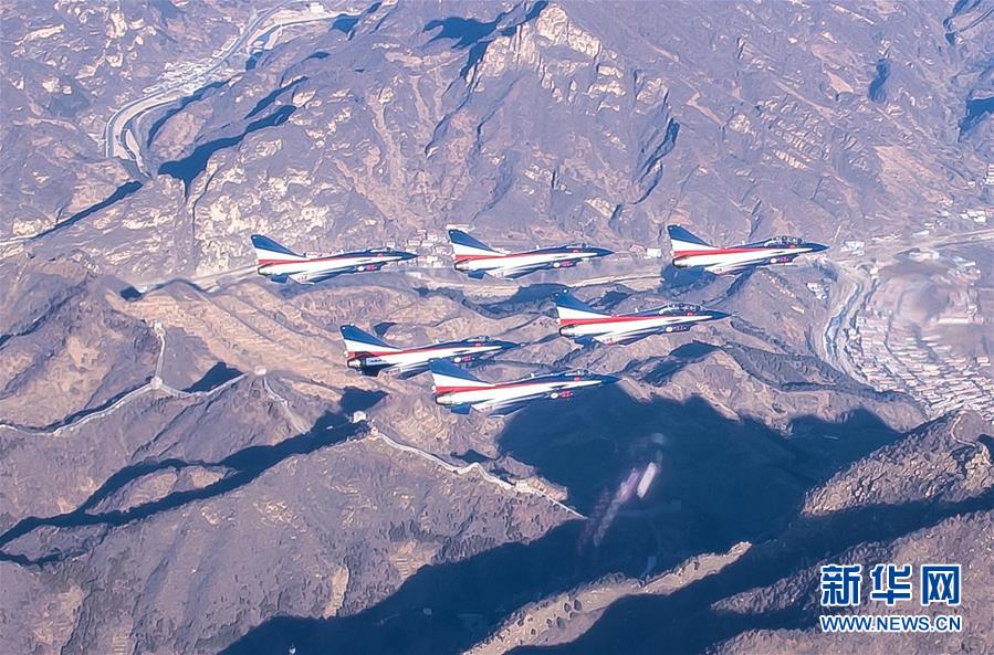 （人民空軍70年·圖文互動）（6）我愛祖國的藍(lán)天——空軍強(qiáng)軍主題紀(jì)念封8張“同框照”背后的故事 