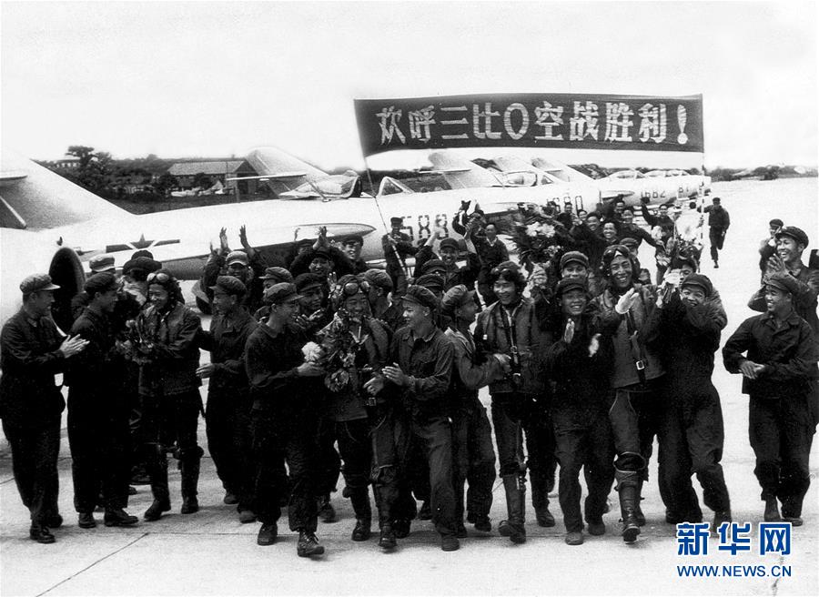 （新華全媒頭條·人民空軍70年·圖文互動）（4）陽光照耀奮飛的航程——黨中央、中央軍委和習(xí)主席關(guān)心人民空軍建設(shè)發(fā)展紀(jì)實