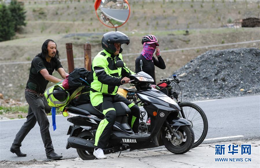 （新華全媒頭條·圖文互動）（10）格?；ㄩ_滿天路——寫在川藏公路通車65周年之際