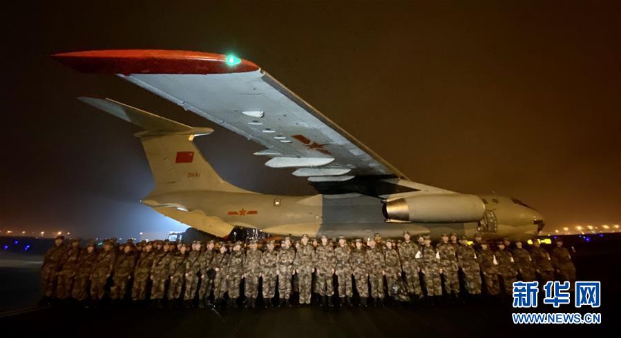 （新型肺炎疫情防控）（2）陸軍軍醫(yī)大學醫(yī)療隊連夜馳援武漢