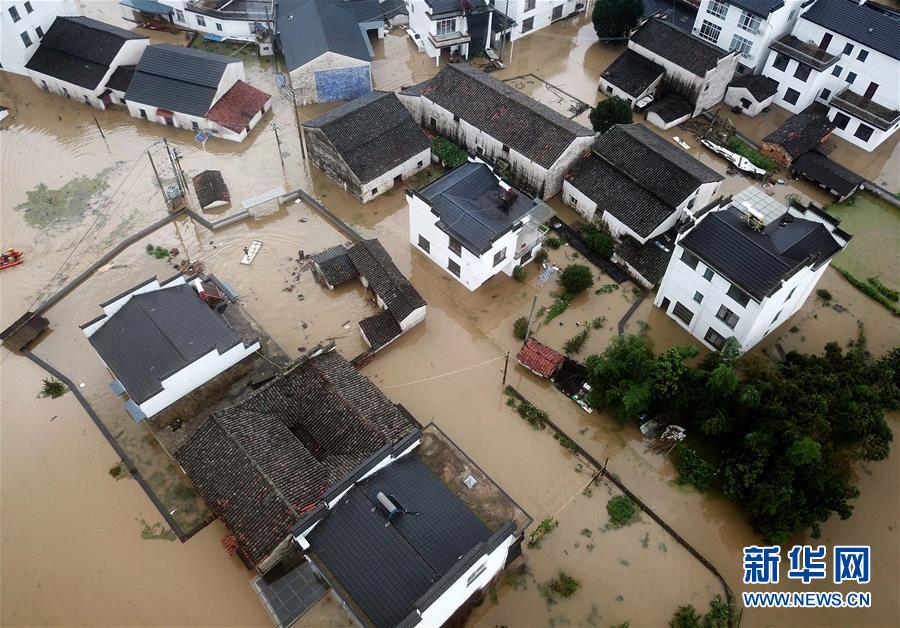 #（環(huán)境）（2）安徽黃山：暴雨引發(fā)洪澇災(zāi)害 被困群眾及時(shí)轉(zhuǎn)移