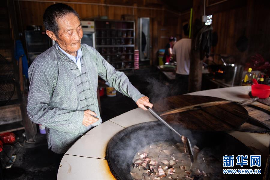 （新華全媒頭條·走向我們的小康生活·圖文互動(dòng)）（8）那山，那人，那苗寨——十八洞村三代人的奮斗史