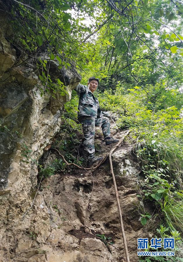 （新華全媒頭條·走向我們的小康生活·圖文互動）（4）奮斗繪就“新天府”——川蜀大地干群“戰(zhàn)貧”軌跡掃描