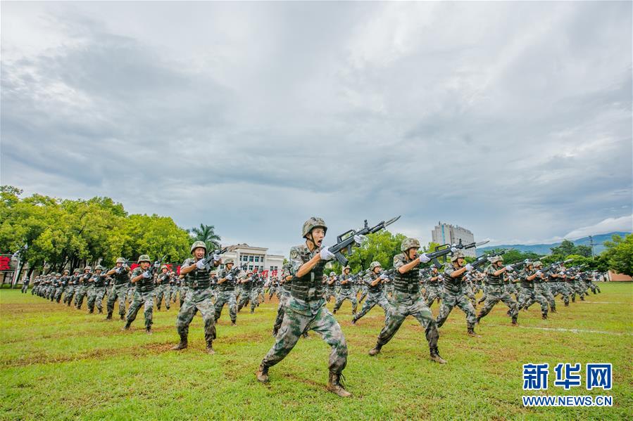 （在習(xí)近平強(qiáng)軍思想指引下·我們在戰(zhàn)位報(bào)告·圖文互動）（2）千里移防，鐵心跟黨走——南部戰(zhàn)區(qū)陸軍第75集團(tuán)軍某紅軍旅政治建軍、練兵備戰(zhàn)記事