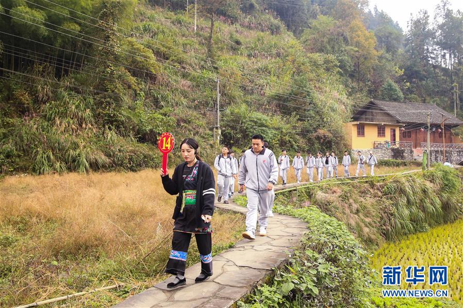 （在習(xí)近平新時(shí)代中國(guó)特色社會(huì)主義思想指引下——新時(shí)代新作為新篇章·習(xí)近平總書(shū)記關(guān)切事·圖文互動(dòng)）（3）精準(zhǔn)扶貧7年，十八洞村“長(zhǎng)”出10余種新職業(yè)