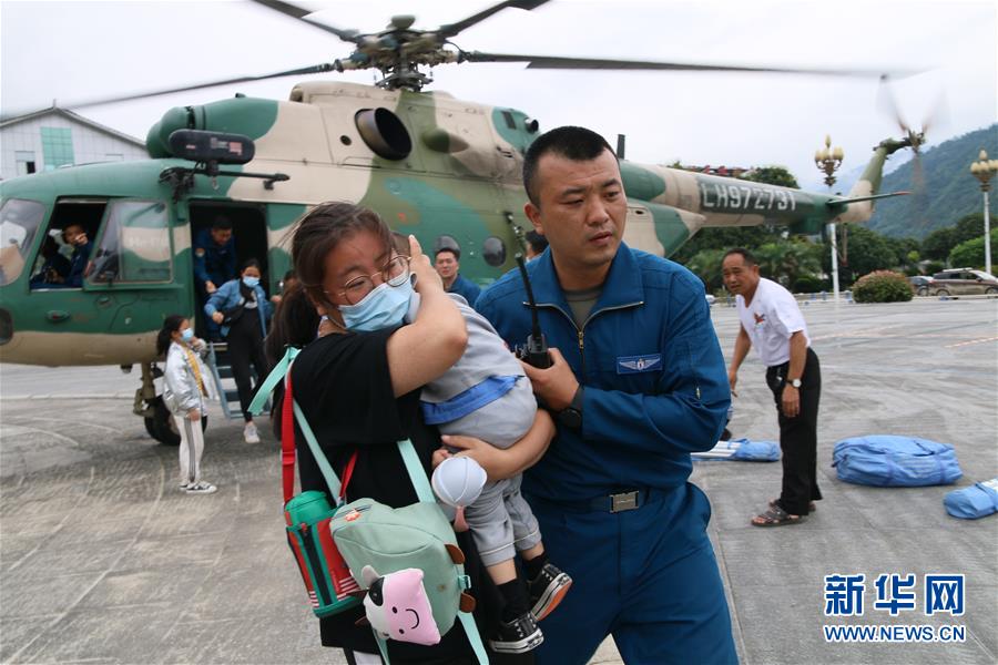 （在習(xí)近平強軍思想指引下·我們在戰(zhàn)位報告·圖文互動）（1）將強軍使命書寫在祖國的藍天上——陸軍第77集團軍某陸航旅聚焦練兵備戰(zhàn)記事