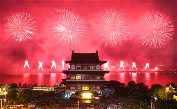 長沙橘子洲舉行焰火晚會(huì) 慶祝建軍90周年