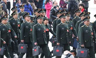 解放軍代表走向人民大會(huì)堂