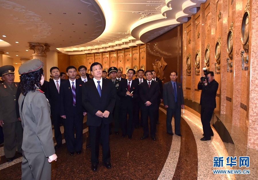 10月10日，正在朝鮮訪問(wèn)的中共中央政治局常委、中央書(shū)記處書(shū)記劉云山在平壤參觀朝鮮祖國(guó)解放戰(zhàn)爭(zhēng)勝利紀(jì)念館。 新華社記者 李濤 攝